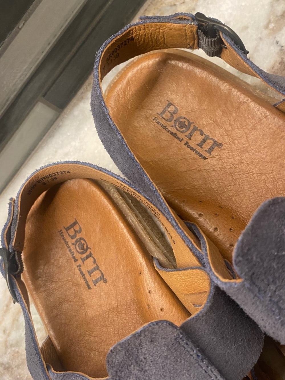 Born Cammie Dark Jeans Suede Comfort T-Strap Sandals 8 / 39 EUC - Picture 9 of 11